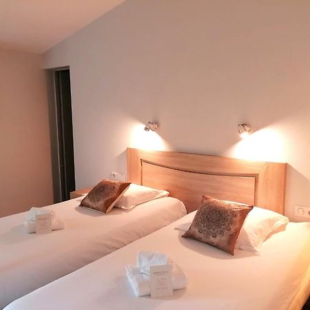 Hotel Platanes - Kb Hotel Group Etauliers Kültér fotó