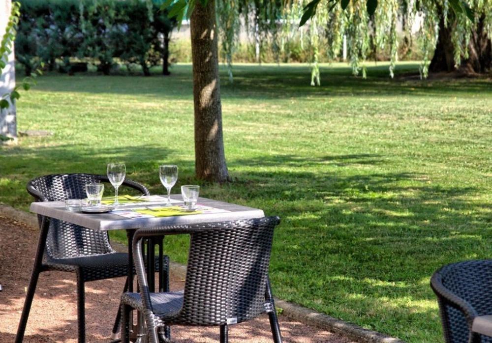 Hotel Platanes - Kb Hotel Group Etauliers Kültér fotó